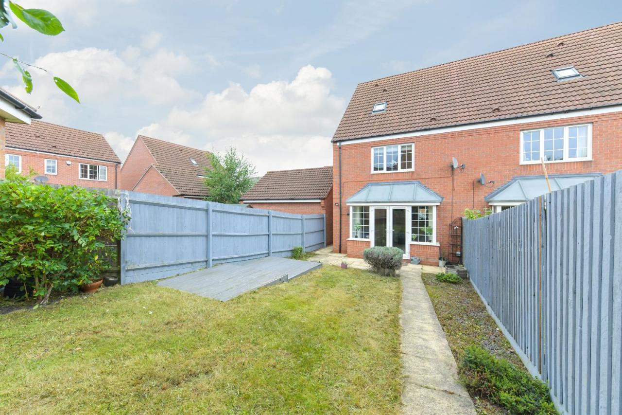Stunning Garden House With Free Wifi And Parking