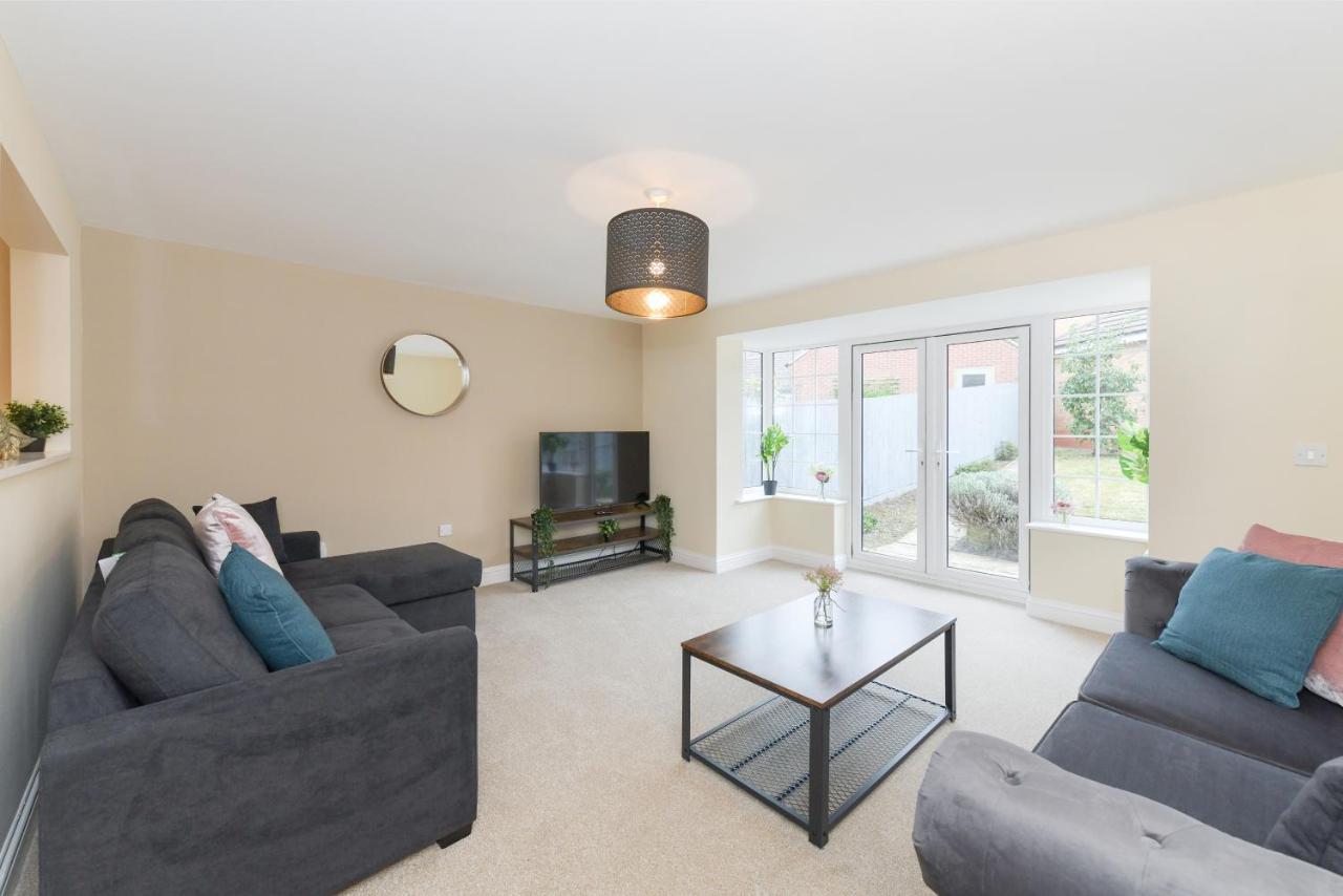 Stunning Garden House With Free Wifi And Parking Holiday home *