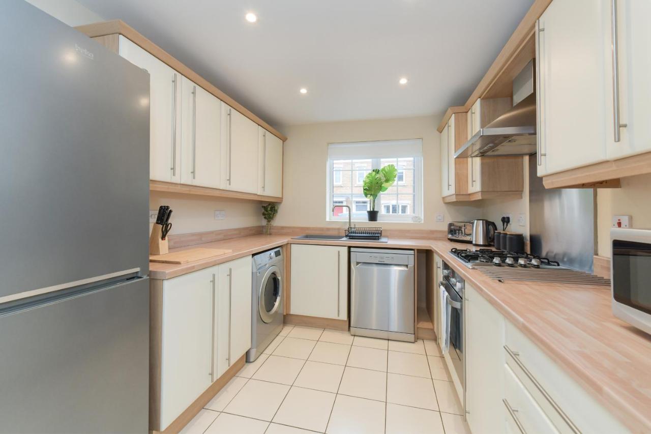 Holiday home Stunning Garden House With Free Wifi And Parking