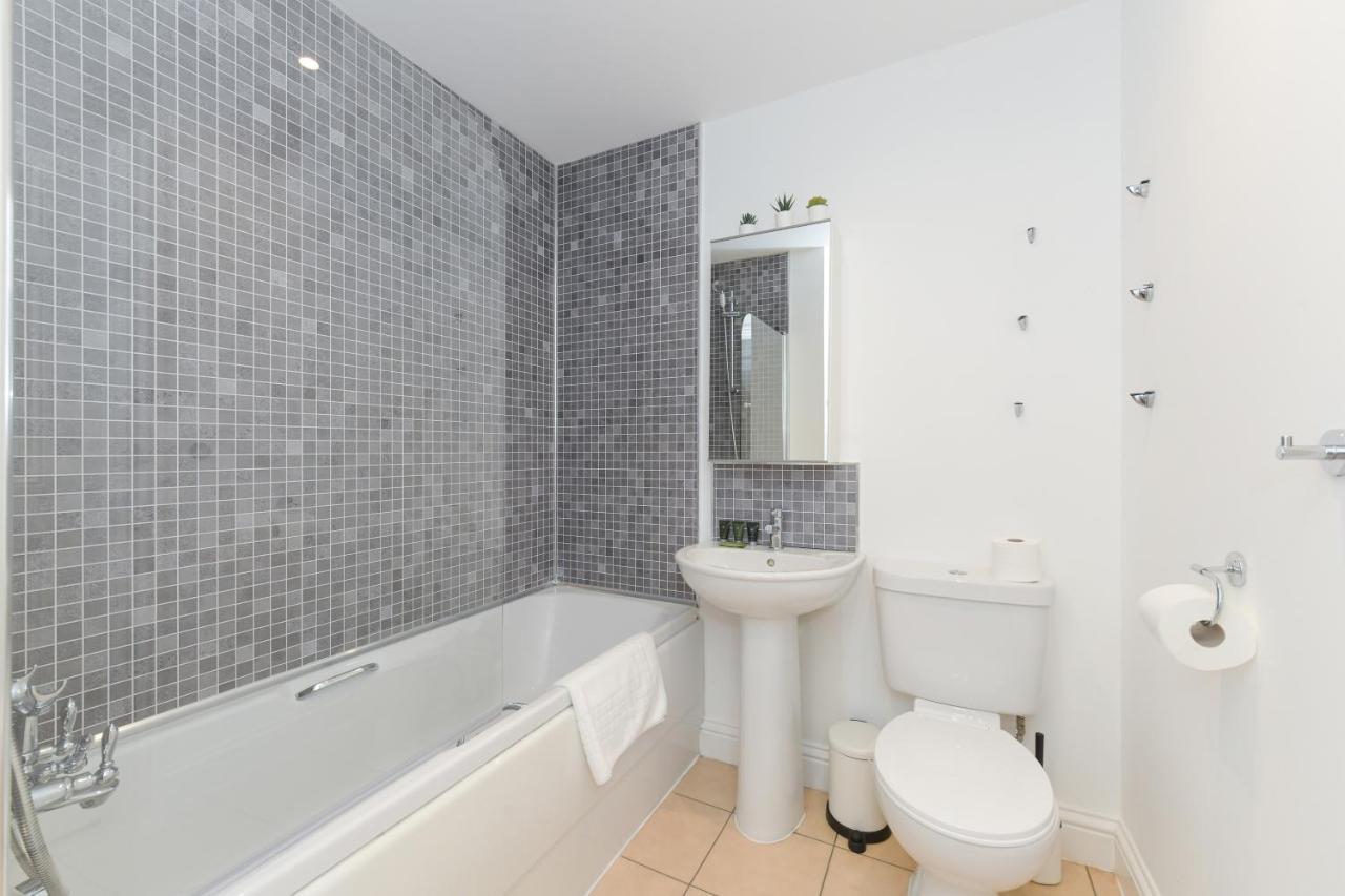 Stunning Garden House With Free Wifi And Parking Bingham