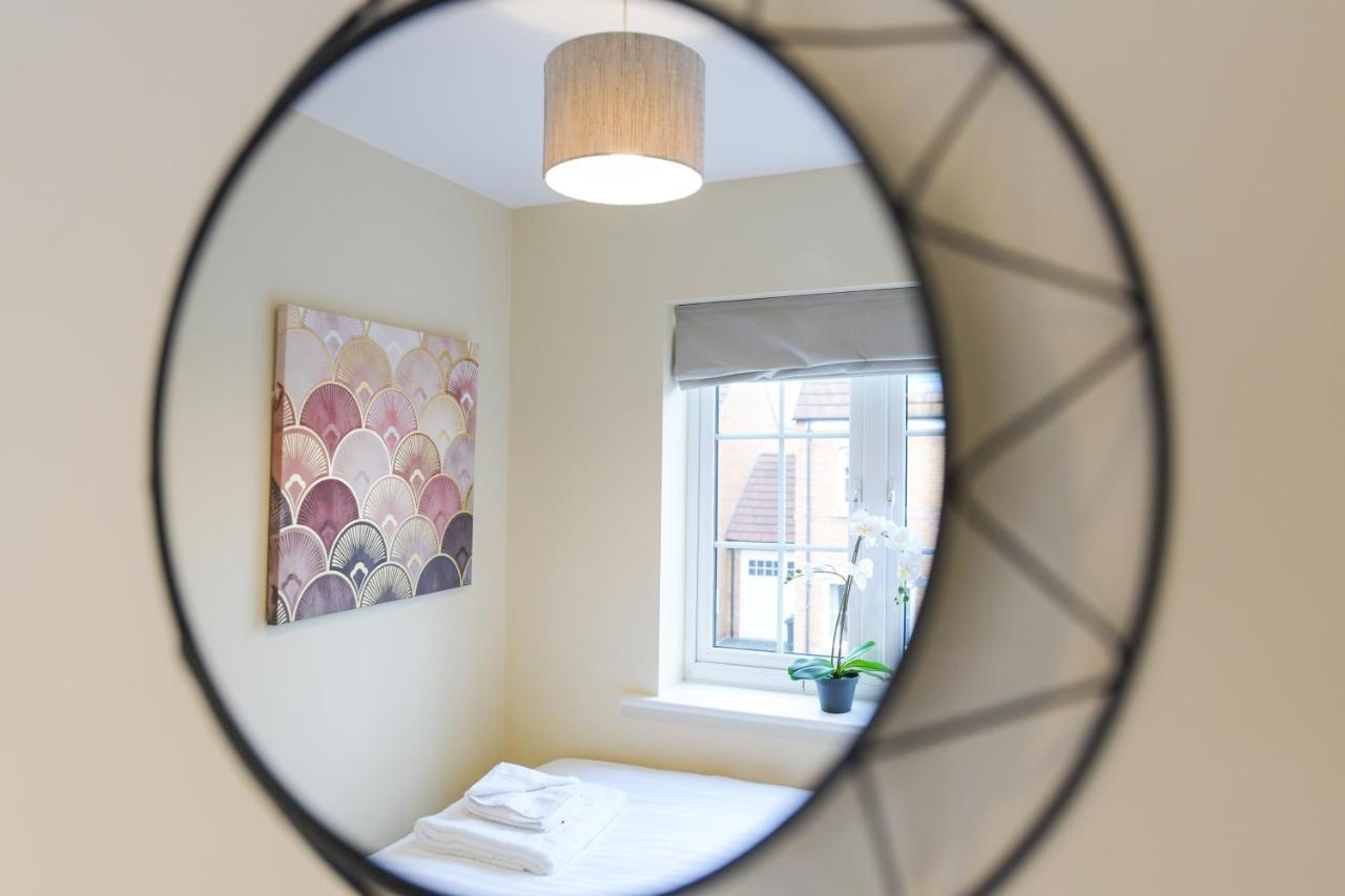 Stunning Garden House With Free Wifi And Parking